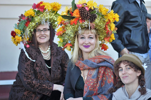 Thoroughbreds and Tall Hats: A Thanksgiving Tradition in New Orleans